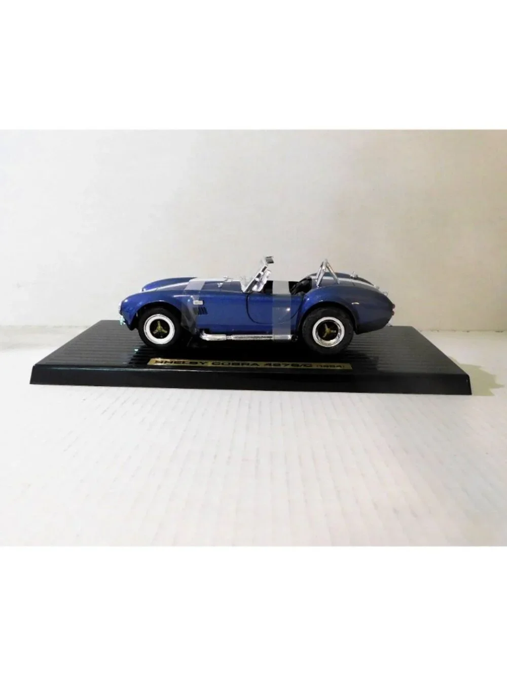 1964 Shelby Cobra 427S/C Die Cast Model 1:18 Blue Scale Road Legends
